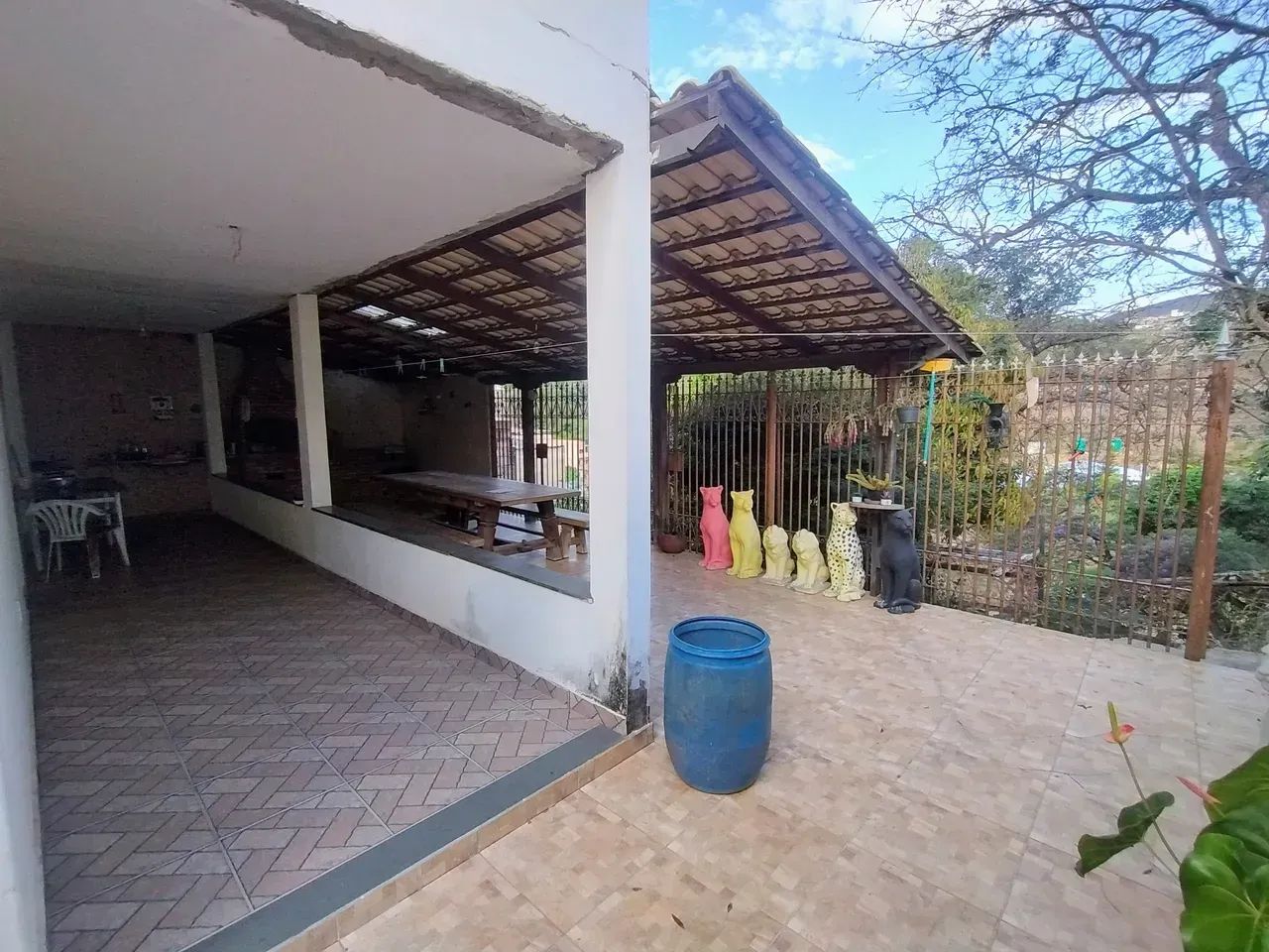 CASA e PRÉDIO JUNTOS 3 apartamentos lote 1500 mts - Foto 2