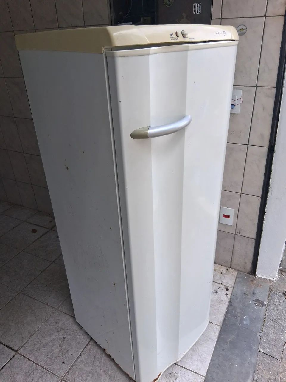 Geladeira Electrolux em uso funcionando perfeitamente  - Foto 2