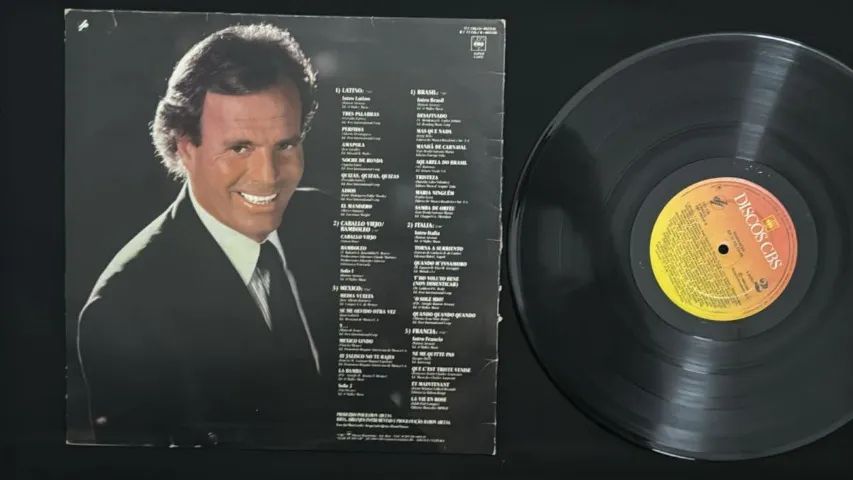 LP VINIL JULIO IGLESIAS ROMANCES COM ENCARTE - Foto 2