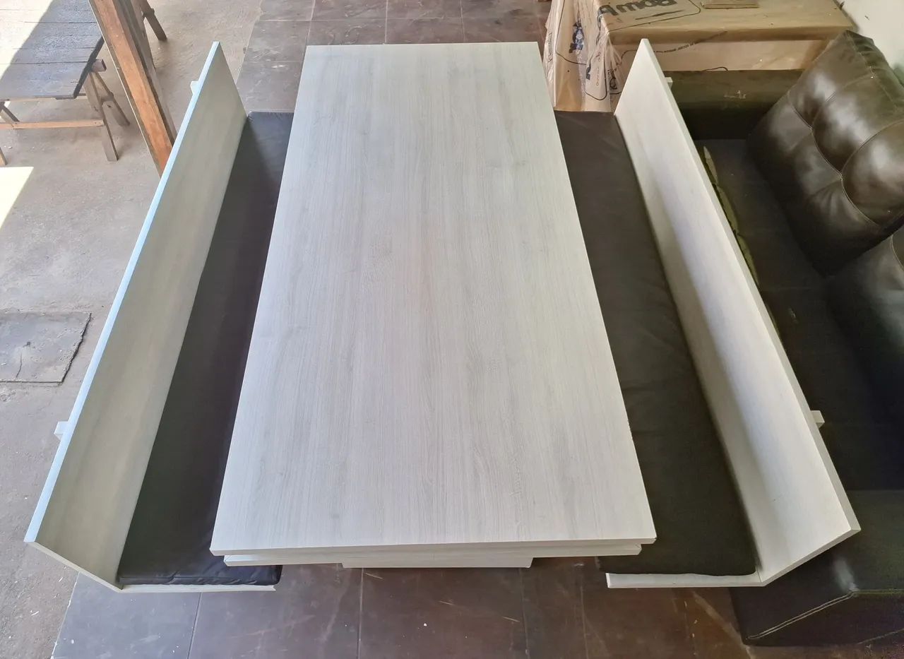Mesa grande em mdf com bancos - Foto 3
