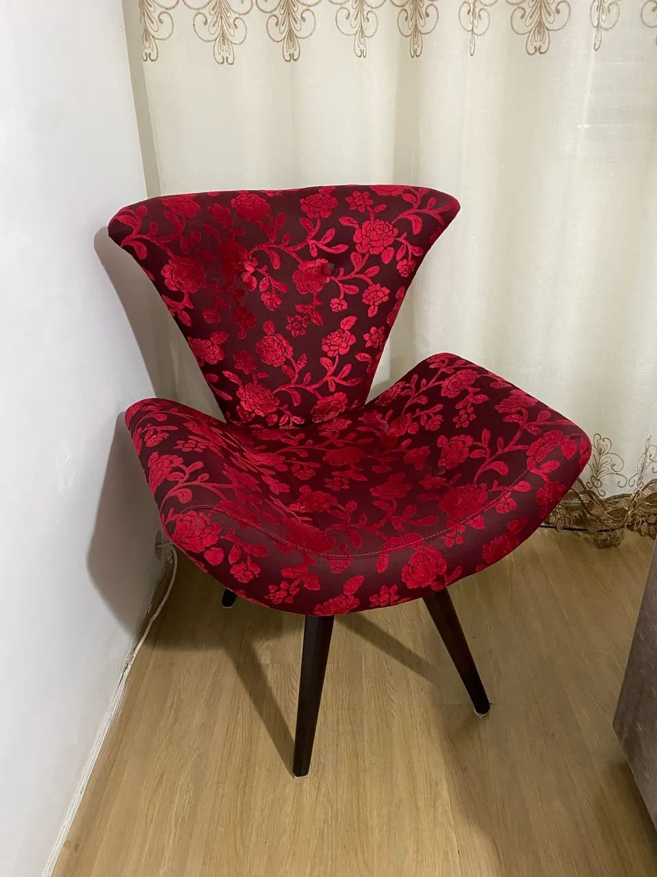 Poltrona Decorativa Design Moderno Estampada Vermelha - Excelente Estado - Foto 3