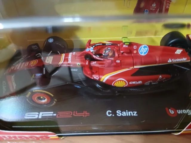 Miniatura Formula 1 Bburago 1:43 com acrílico e capacete - Foto 4