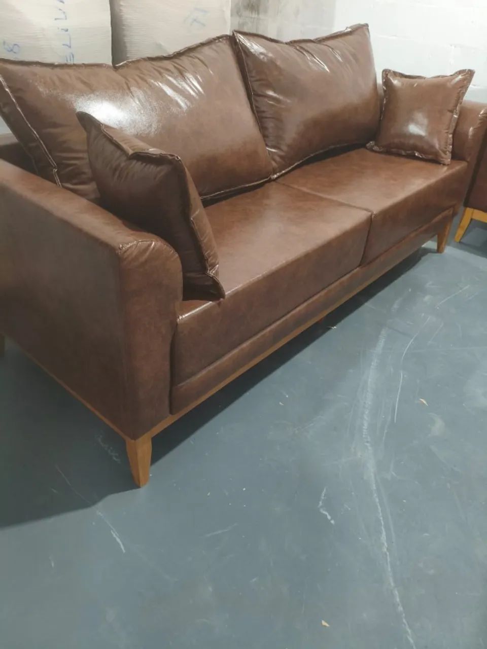 Sofá Fixo 2 lugares e 2 poltronas no courino - kit 3 peças - Foto 3
