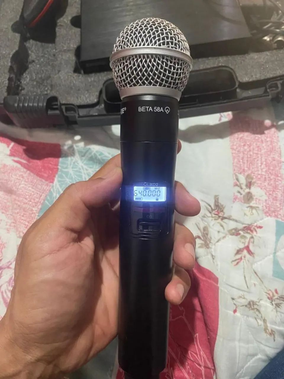 microfone profissional SHURE 58a sem fio. 