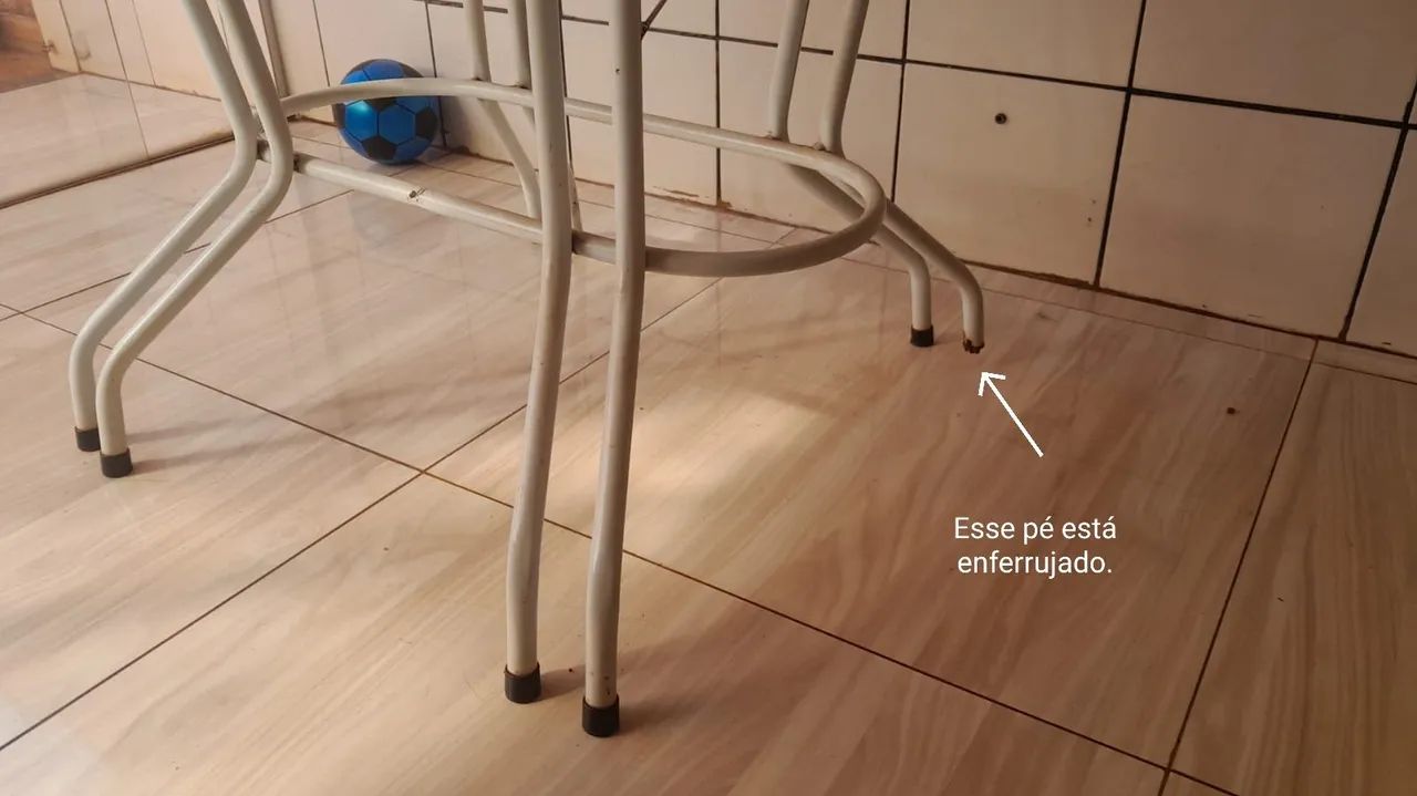 Mesa reforçada, 160cm x 115cm. Sem as cadeiras.  - Foto 2