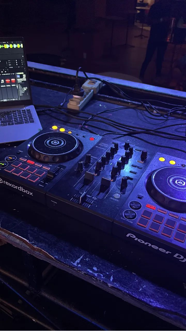 VENDO UMA CONTROLADORA PRA DJ 