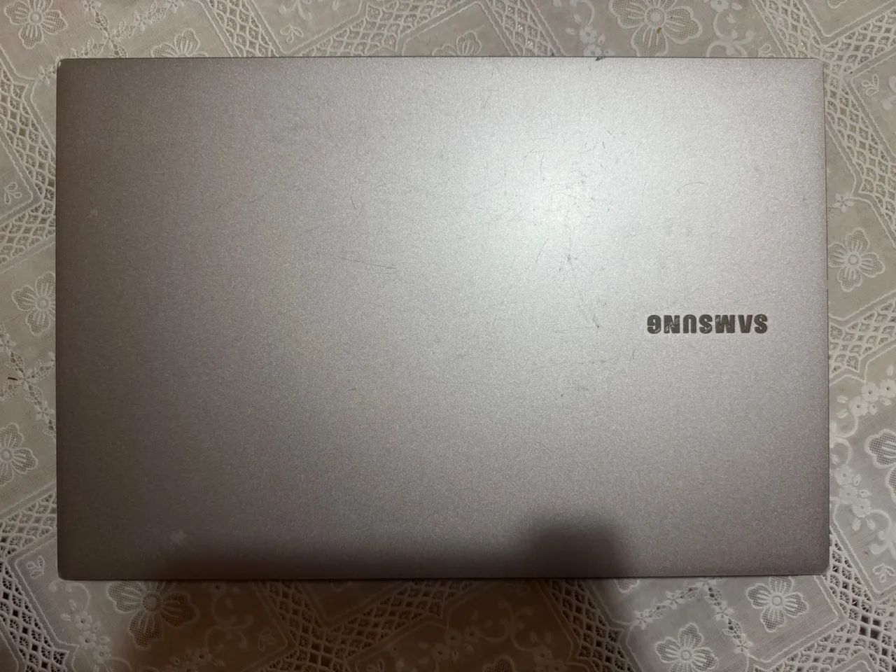 ? Samsung E20 com SSD: Mais velocidade para estudar, trabalhar e navegar!
