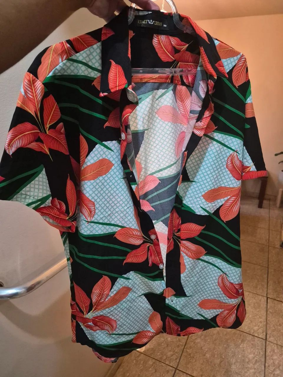 Camisa de botão florida  - Foto 3
