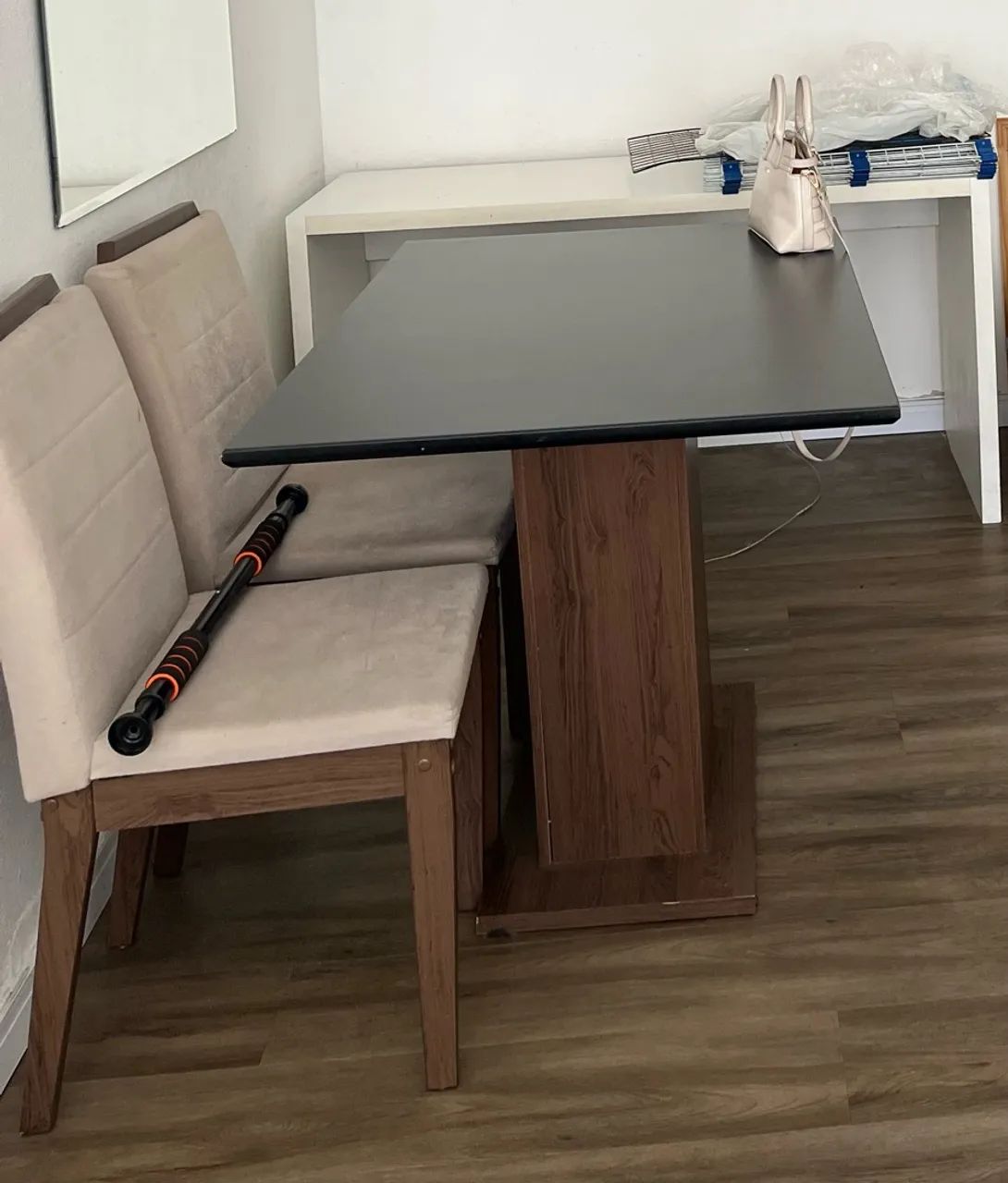 Mesa de jantar com 4 cadeiras 