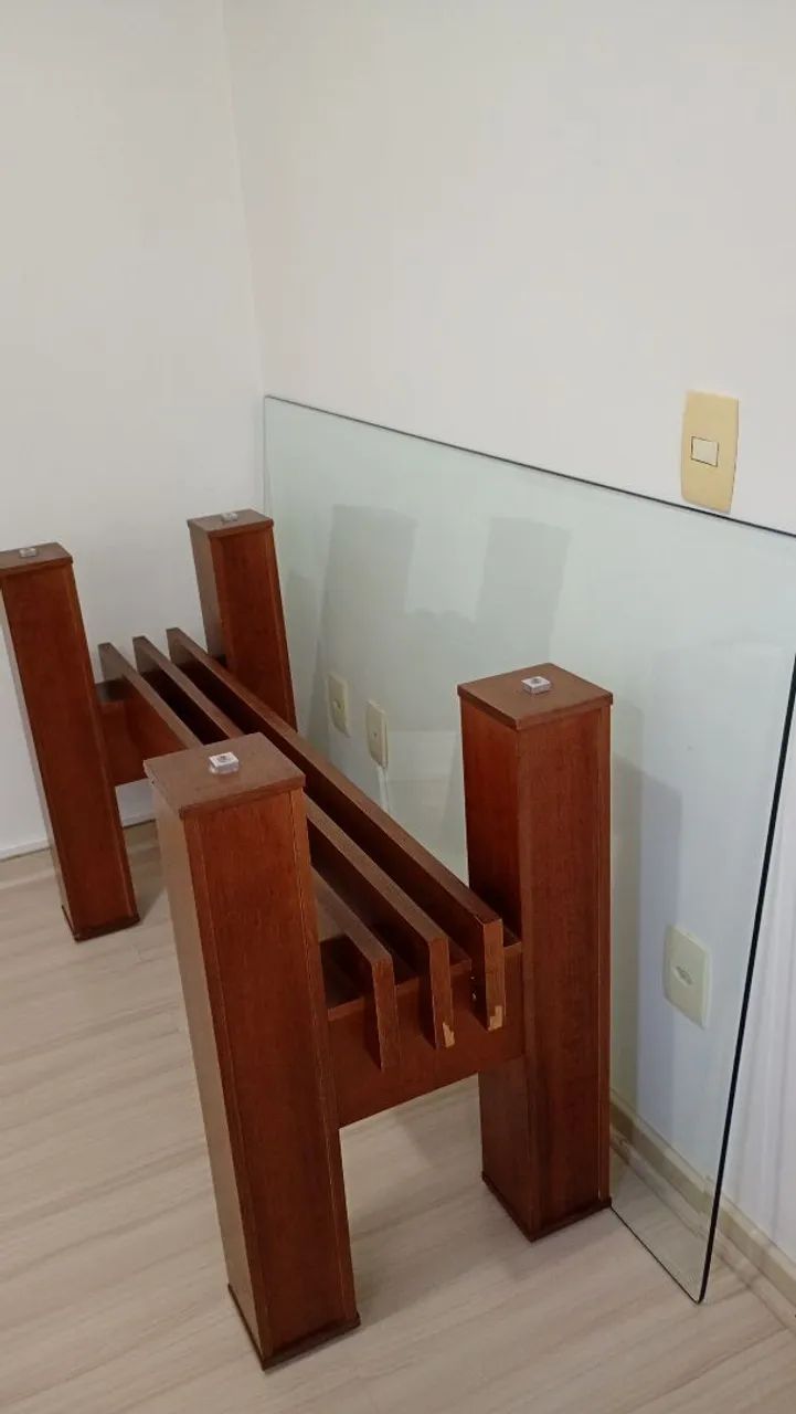 Mesa retangular 2,20x 1,40 com tampo de vidro, Com bordas bisotê. Interessados * - Foto 2