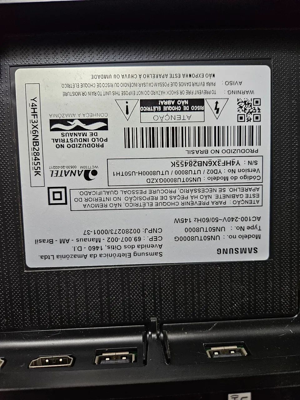Tv Samsung 50" com controle e com pés.