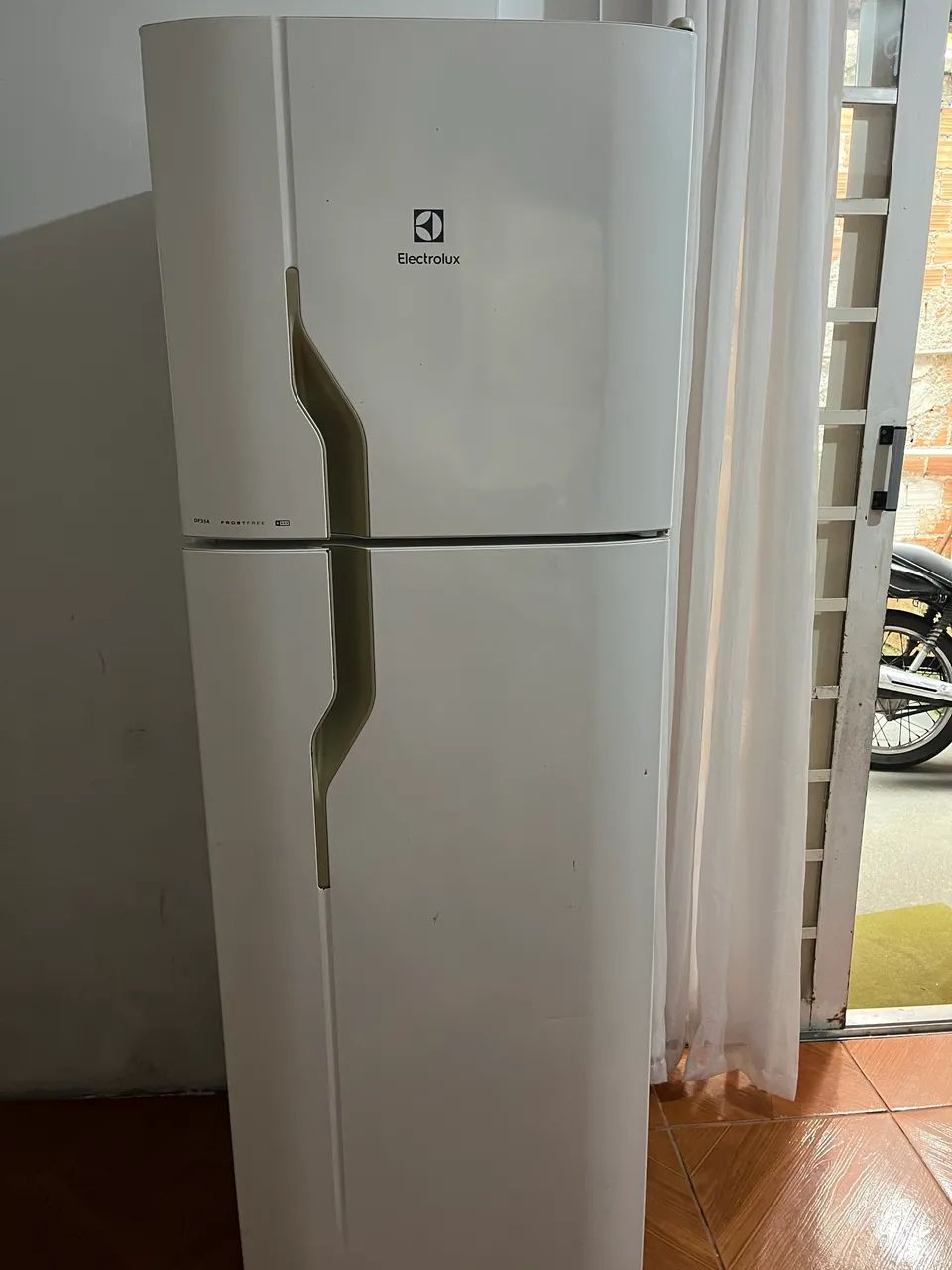 Vendo geladeira com defeito 