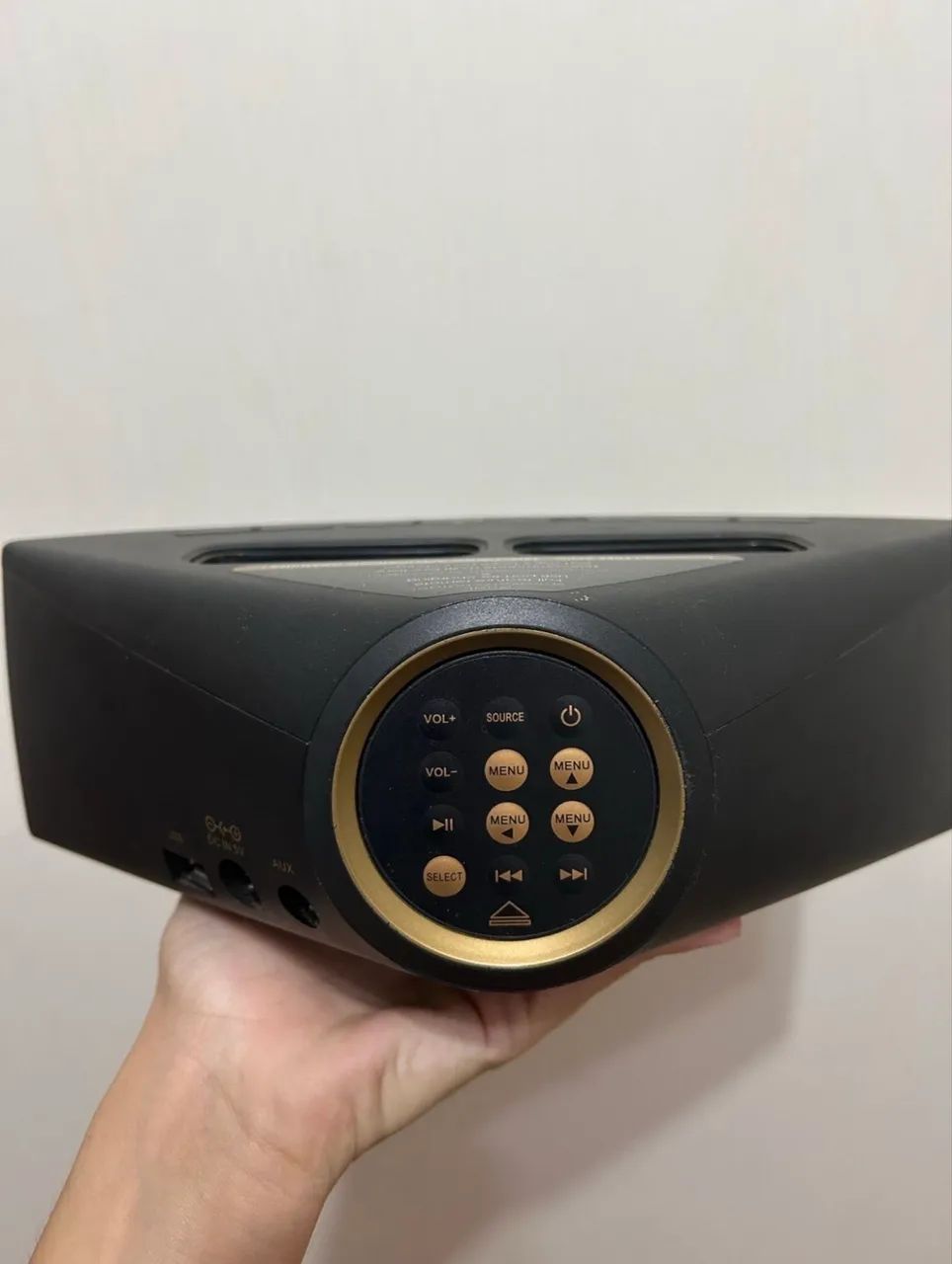 Caixa de Som com Carregador de IPhones Antigos - Foto 3