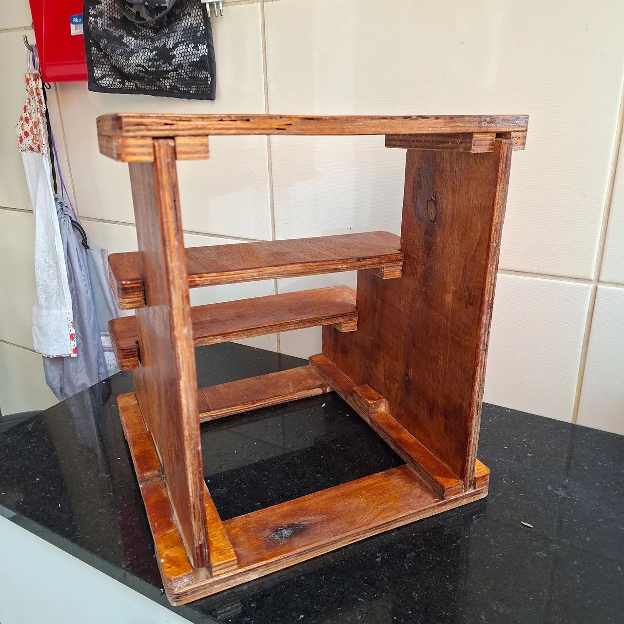 ESCADA EXPOSITORA DE MADEIRA DE MESA - Foto 4