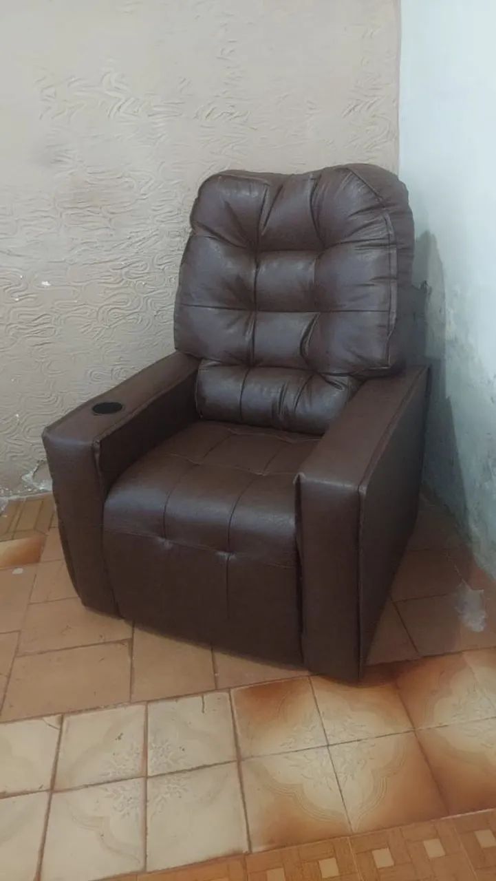 Poltrona confortável marrom  - Foto 2