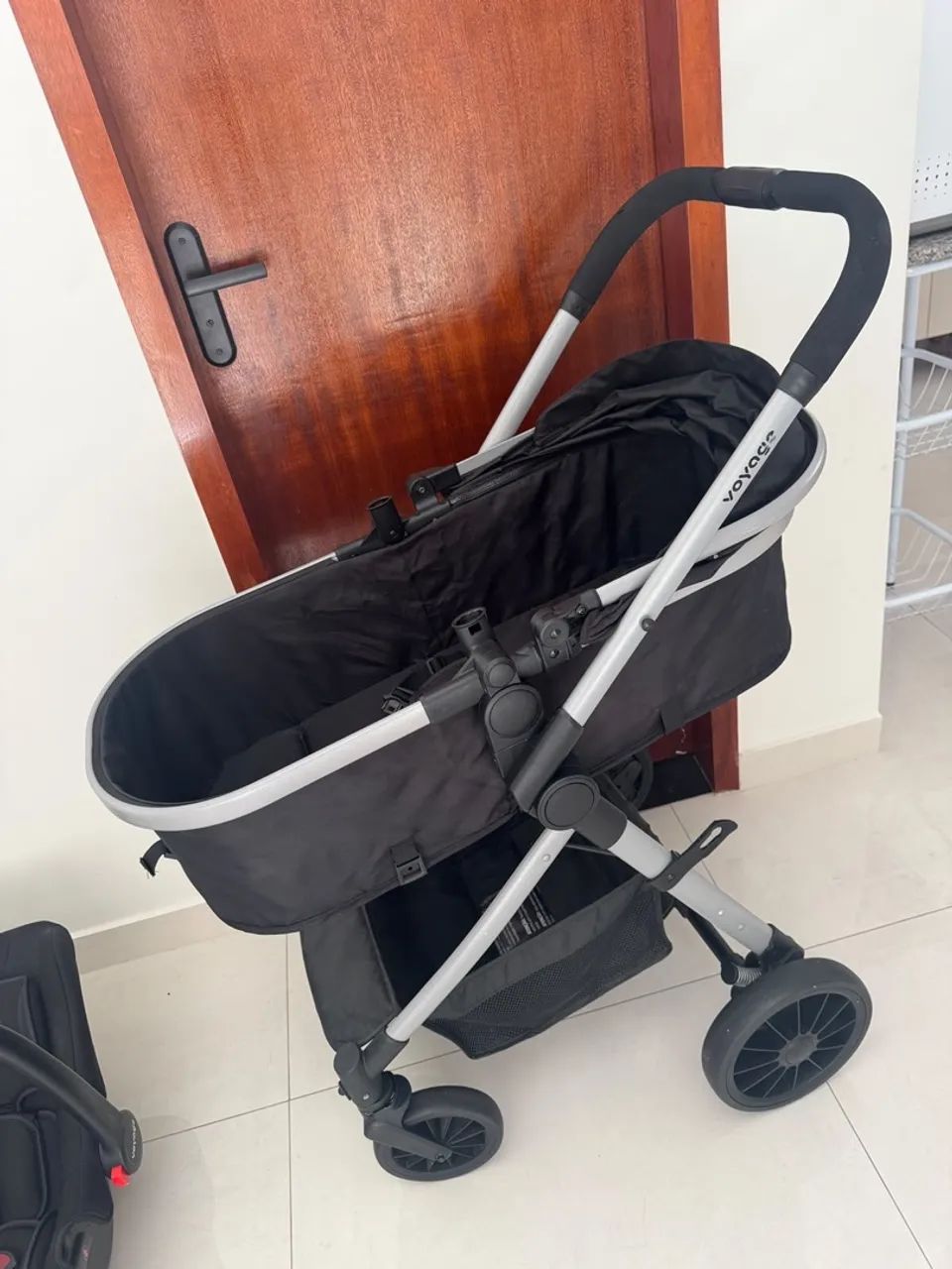 Carrinho de bebê com Moisés e bebê conforto voyage - Foto 3