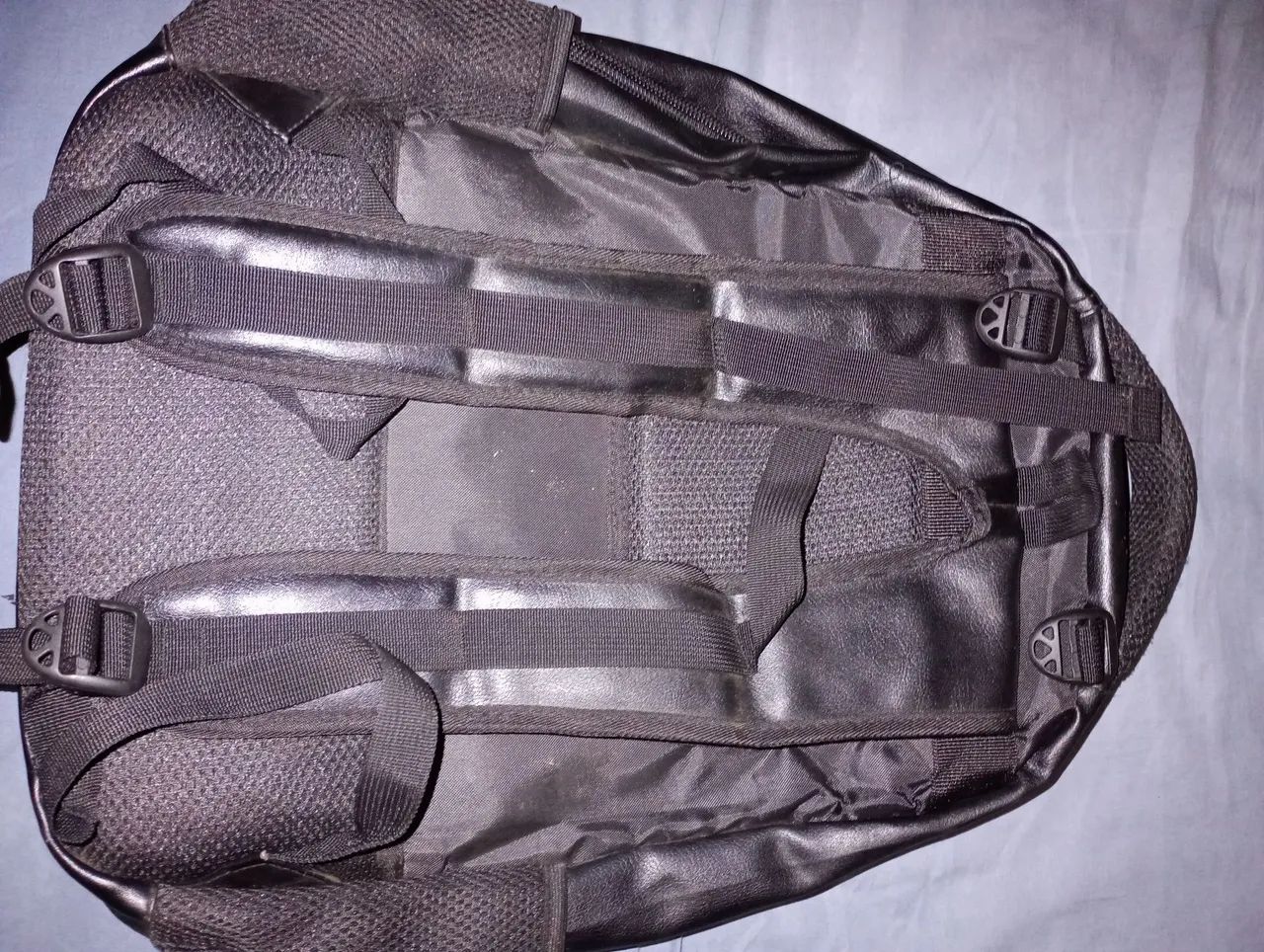 Vendo uma mochila nova de couro. Entrego  - Foto 5