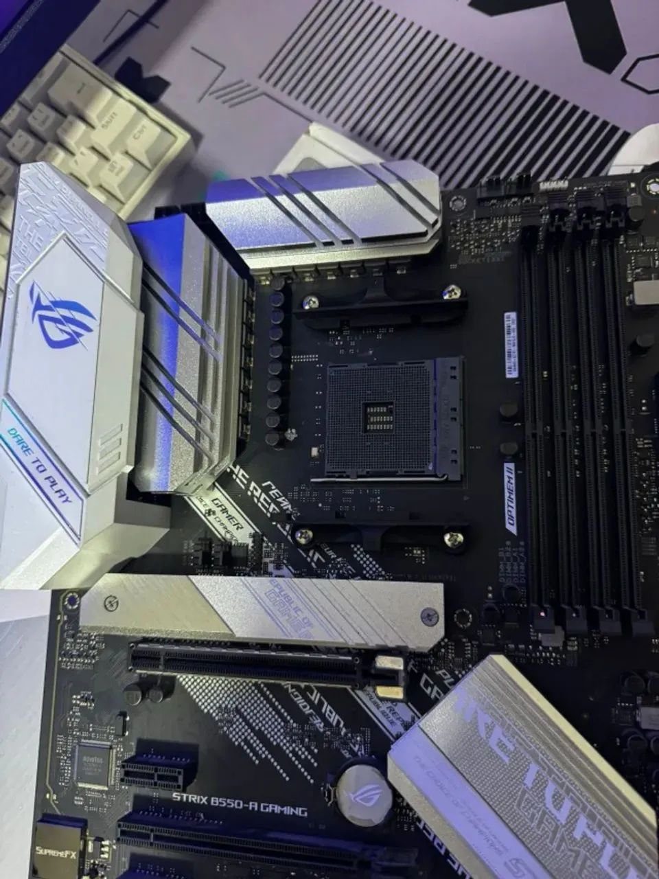 Placa Mãe ASUS ROG Strix B550-A AM4 ATX - Foto 5
