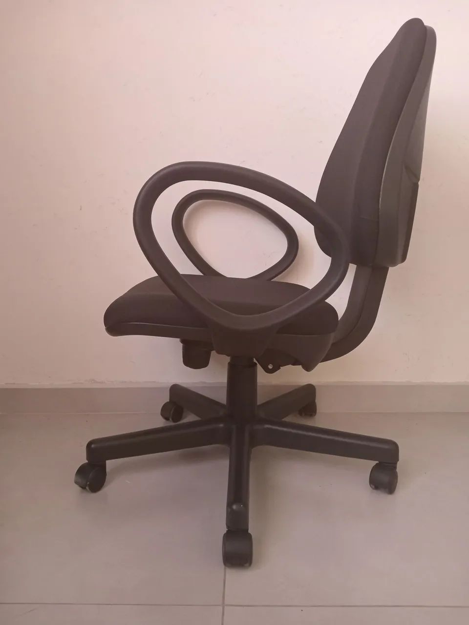 Cadeira giratória flexform Erme diretor  - Foto 2