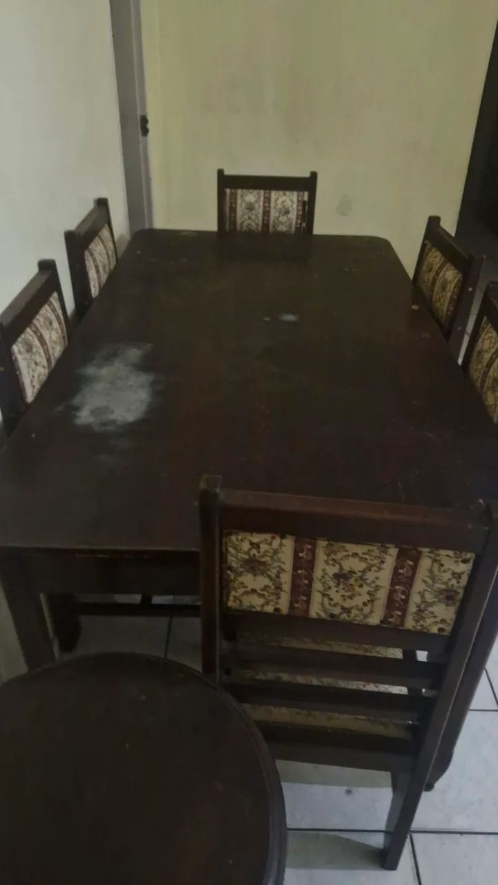 JOGO DE MESA COM 06 CADEIRAS DE MADEIRA  - Foto 2