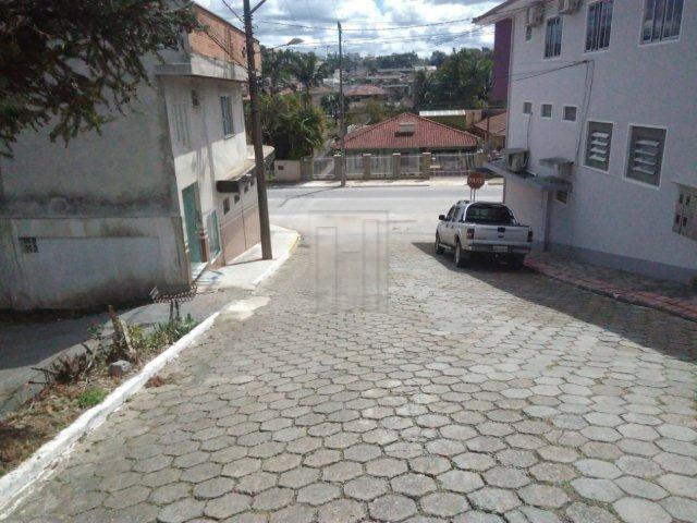 Casa em alvenaria, super bem localizada - Foto 2