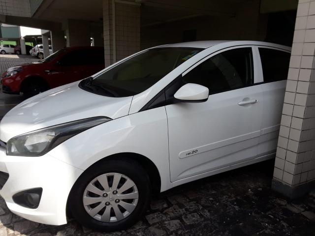 Vendo Carro HB20 2014 completo com bancada de couro