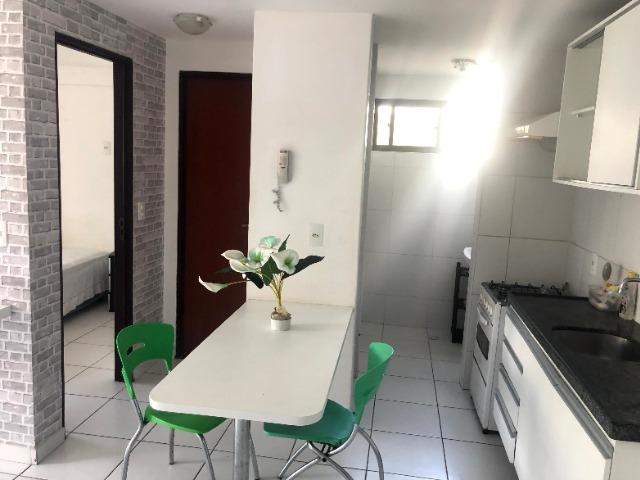 Lindo apartamento mobiliado quarto e sala area nobre de Jatiuca - 2 qds praia - Foto 7