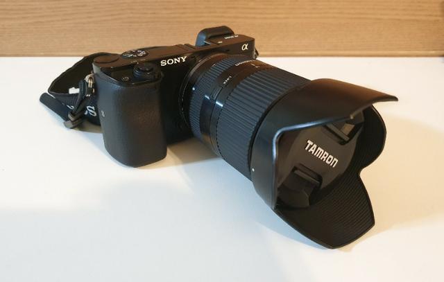 Câmera Sony A6000 com Lente Tamron 18-200mm F/3.5-6.3 Di III Vc - Pouco uso - Novo preço