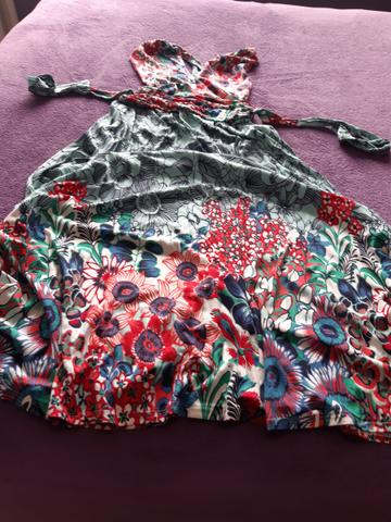 Vestidos longo usado 1 vez/ ele faz vários modelos no corpo