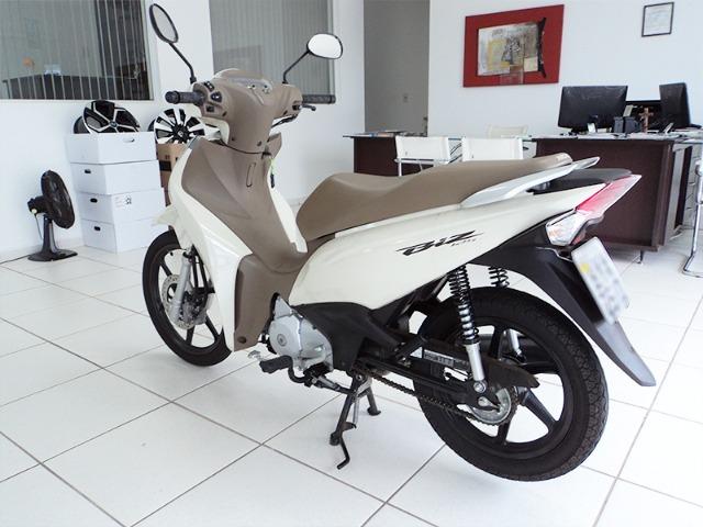 Honda Biz 125 Flex Branca Único Dono Veículo com 4000 km - Foto 4