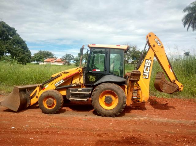 Retroescavadeira JBC 3C (4x4) - 12/12