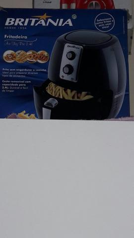 Panela elétrica fritadeira e um secador taiff voltagem 220/200vts 80reais