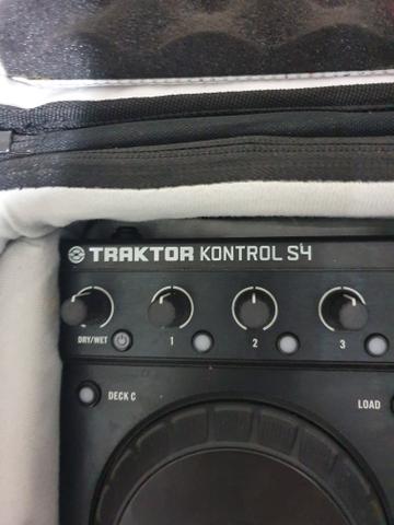 Traktor S4 + Pasta UDG + Fone Pioneer HDJ1500 - Foto 5