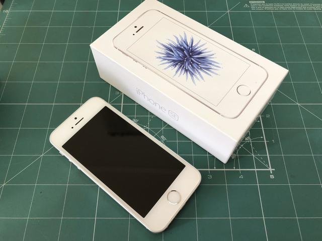 IPhone SE 32GB branco - impecável