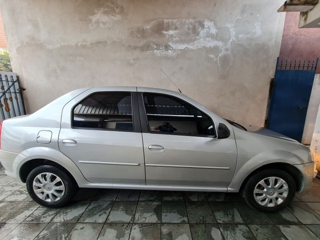 RENAULT LOGAN 2011 1.0 16V EXPRESSION 4P