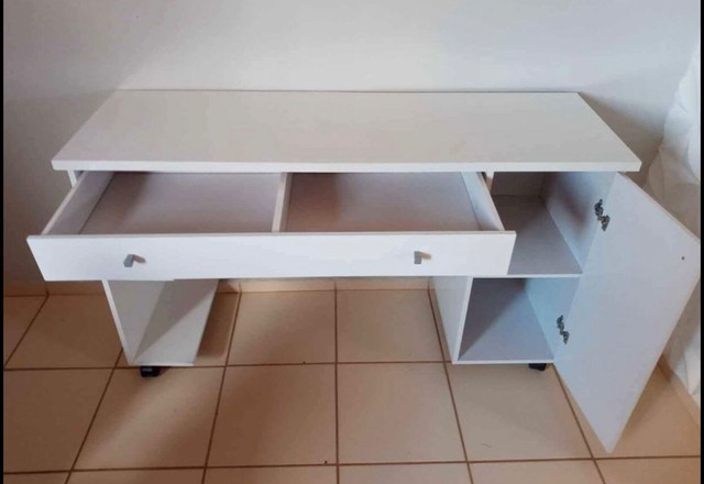 Escrivaninha nova montagem grátis  - Foto 2