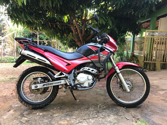 MOTO HONDA NX4 FALCON 400