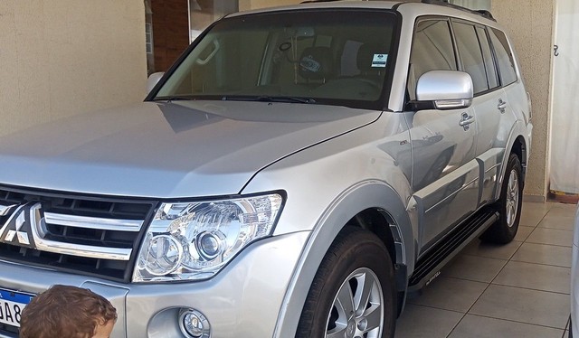 PAJERO FULL DIESEL 4X4 AUTOMÁTICA 7 LUGARES