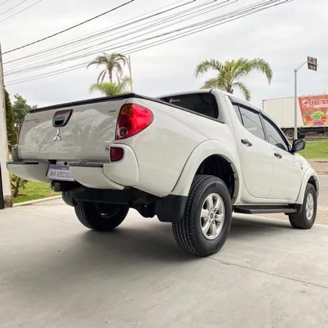 VENDO L200 TRITON ANO 2013
