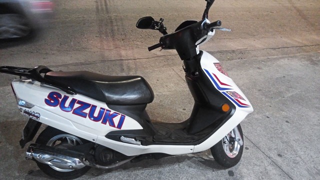 SUZUKI 2014 ZERA NADA PRA FAZER COLOCA 20 REIS DE GASOLINA ANDA A SEMANA ENTERA