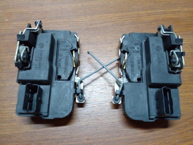 Fechadura Peugeot 206 duas portas esquerda/direita  unidade   - Foto 2