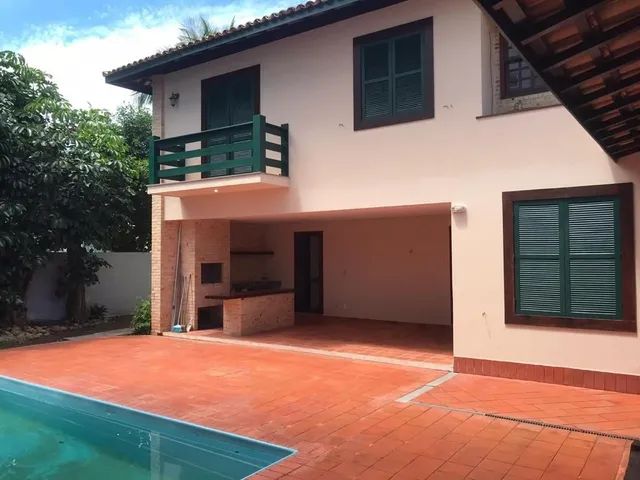 Casas com churrasqueira à venda em Praia do Pecado, Macaé, RJ