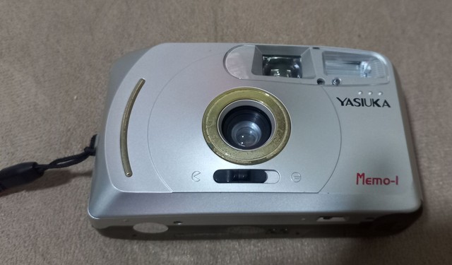 Câmera máquina fotográfica  yasiuka memo-1 funciona antiga 