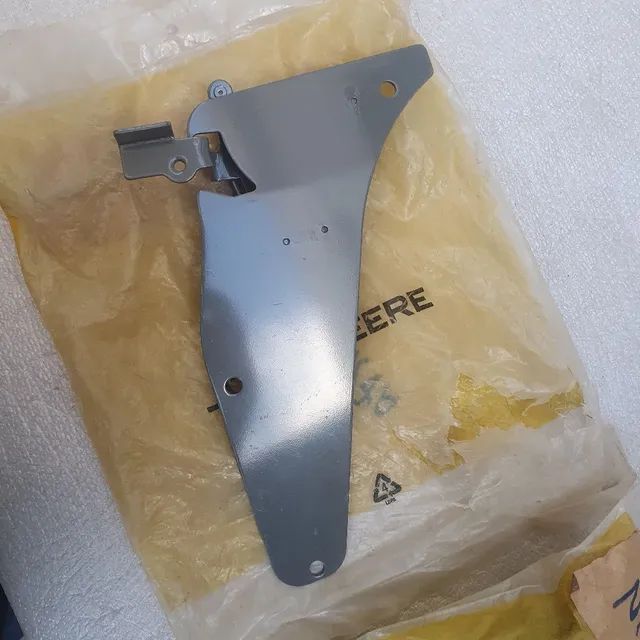Escavadeira John deere trava tranca porta nova original 4620431 - Foto 3