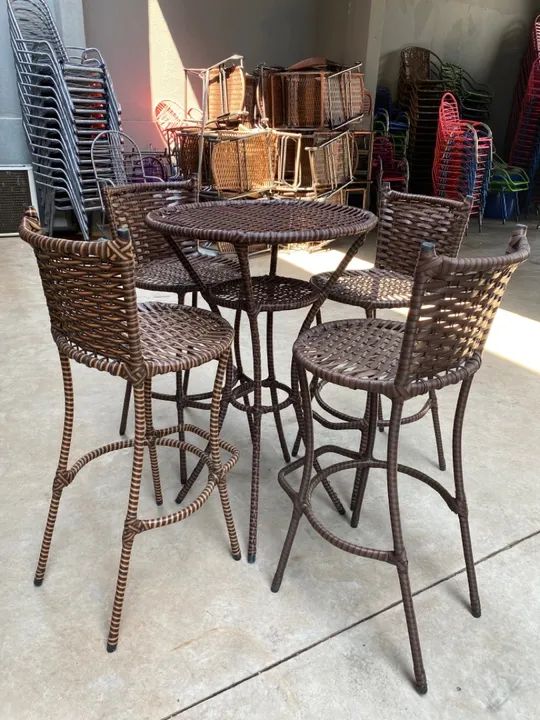 Conjunto de Mesa e Cadeiras de Jardim em Rattan
