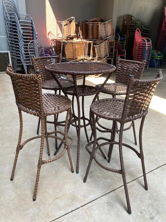 Conjunto de Mesa e Cadeiras de Jardim em Rattan