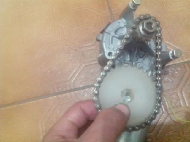 Motor\redutor 12vcc Coroa, pinhão e corrente,  48 rpm  - Foto 2