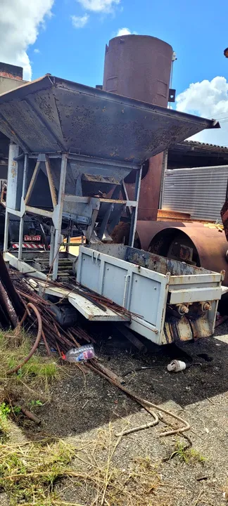 Vende se uma mini fabrica , para concreto asfalto frio ou qualquer o tros materias