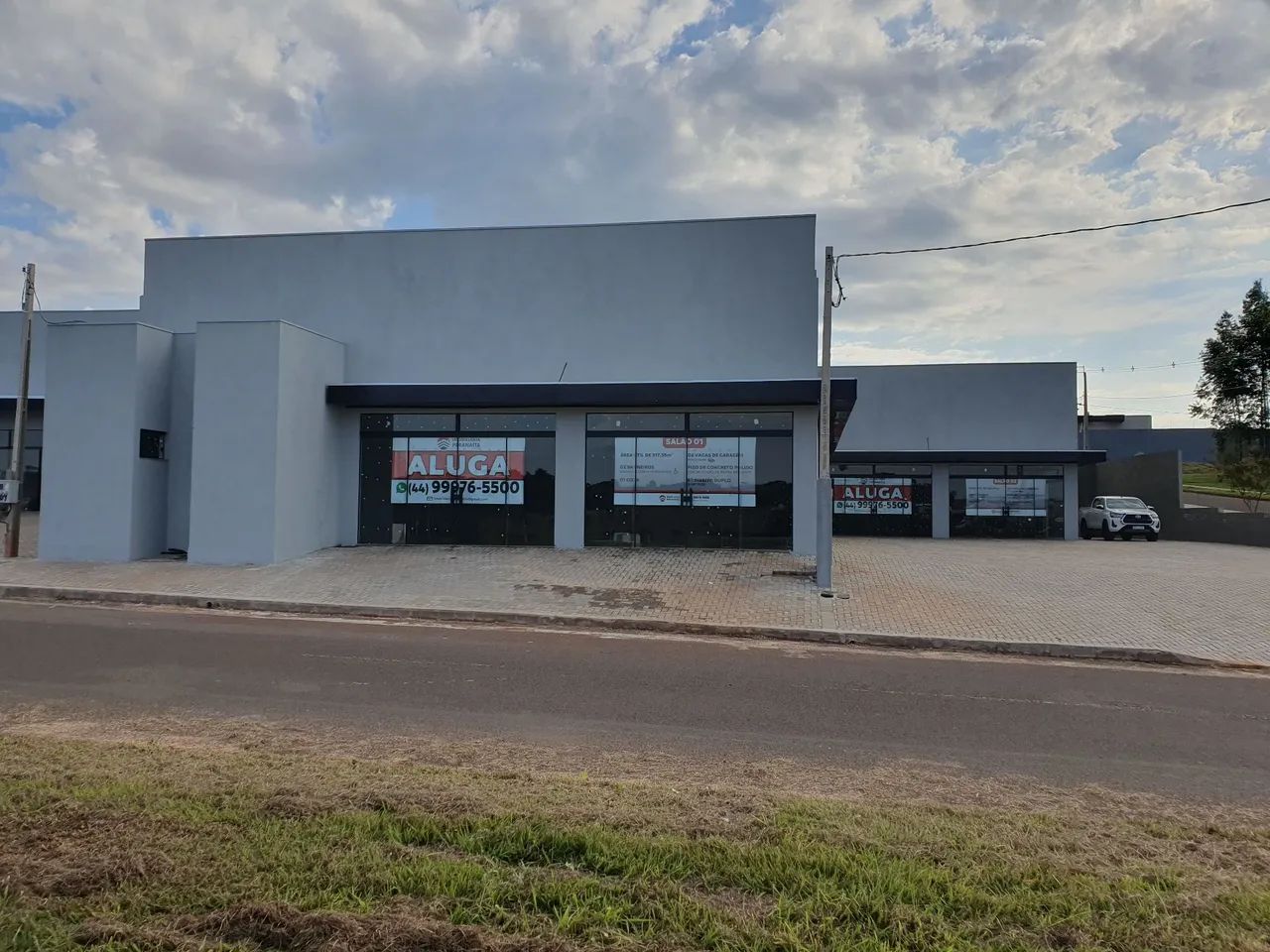 Alugam-se Salões Comerciais - Porto Rico/PR. 