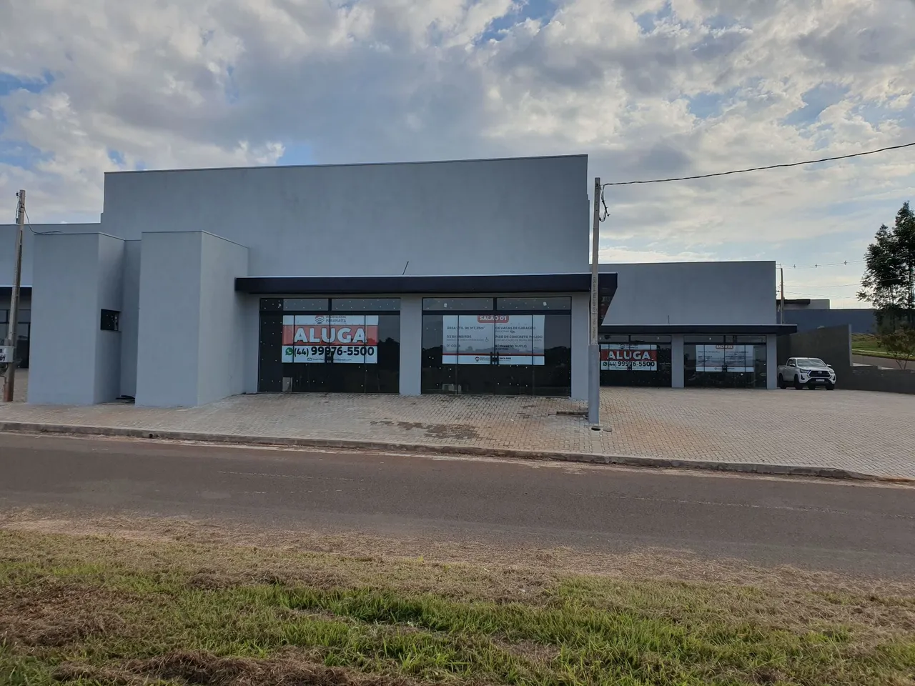 Alugam-se Salões Comerciais - Porto Rico/PR.